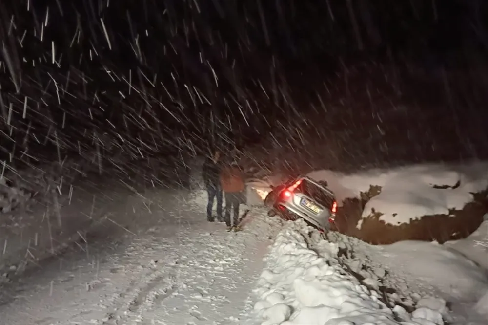 Eruh Şırnak karayolunda mahsur kalan Otomobil Karayolları Ekipleri tarafından kurtarıldı