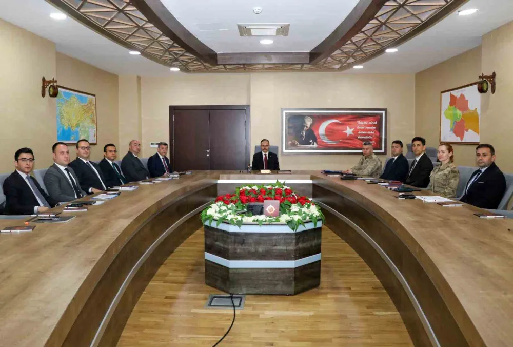 Siirt’te Güvenlik Ve Asayiş Toplantısı Vali Kızılkaya  Gerçekleştirildi