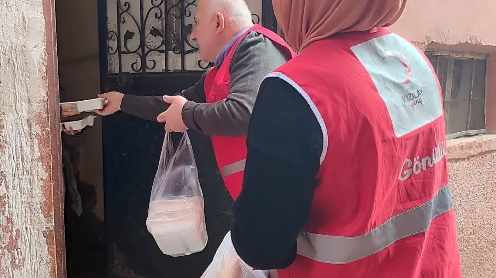 Türk Kızılay Siirt Şubesi, Ramazan Boyunca 400 Kişiye Evlerine Yemek Ulaştırıyor