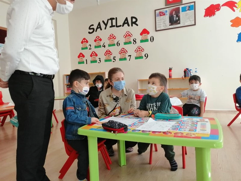 Kaymakam/Belediye Başkan V. Tunç’un  Eşi Hakim Tunç Hanımefendi Yumurcaklar Anaokulu’nu Ziyaret Etti