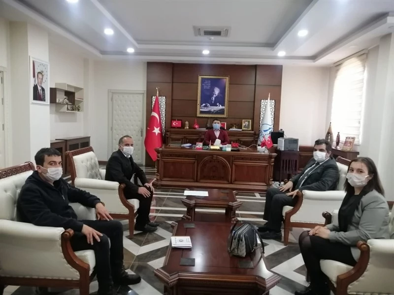 Siirt İl Ticaret Müdürü Bozkurt Kaymakam / Belediye Başkanvekili Tunç’u Makamında Ziyaret Etti