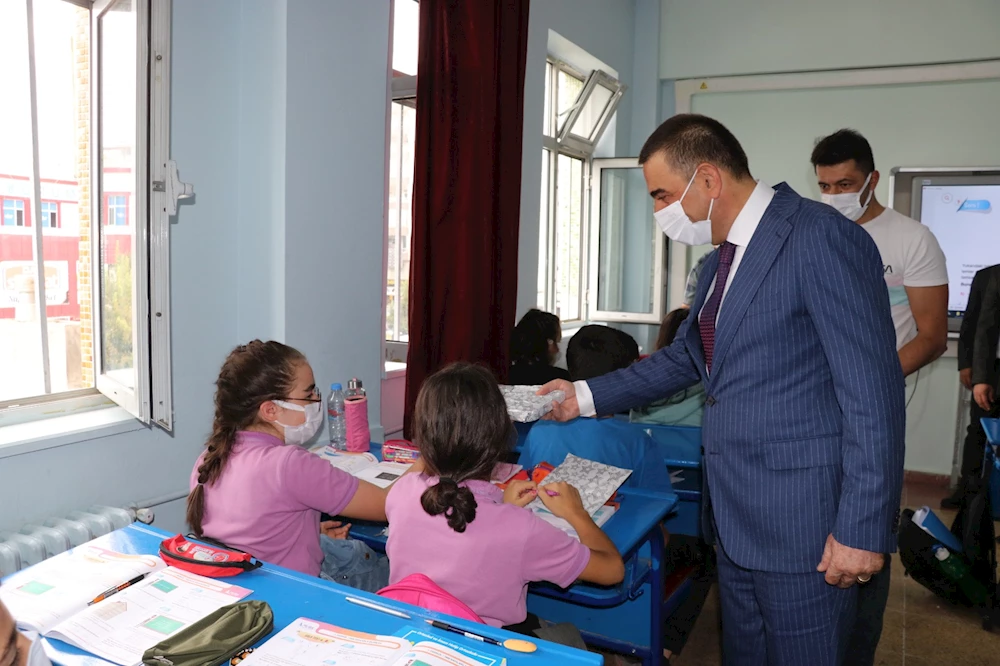 Vali Hacı Bektaşoğlu’ndan Okul Ziyaretleri