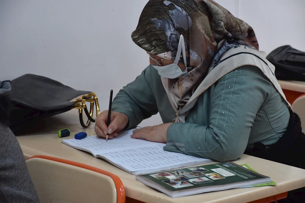 Vali Eşi Güney Hacıbektaşoğlu, Halk Eğitim Merkezinde, El Emeği Göz Nuru Ürünleri İnceledi